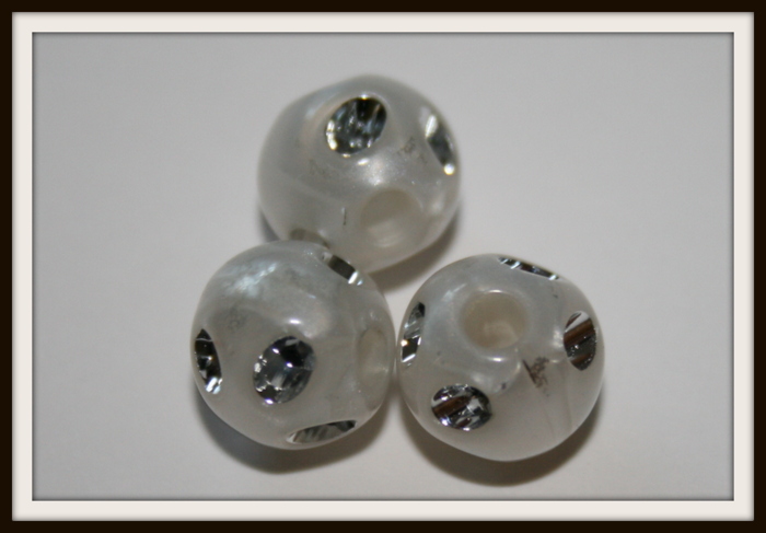 Perle ronde blanc motif argent