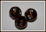 Perle ronde marron motif argent