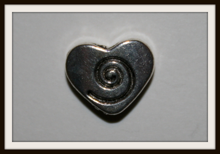 Perle en métal "coeur + tourbillon"