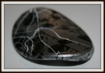 Perle ovale en vague argent/noir projection blanc