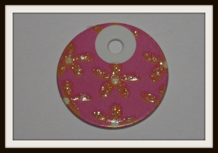 Etiquette cartonnée ronde rose 2,7cm