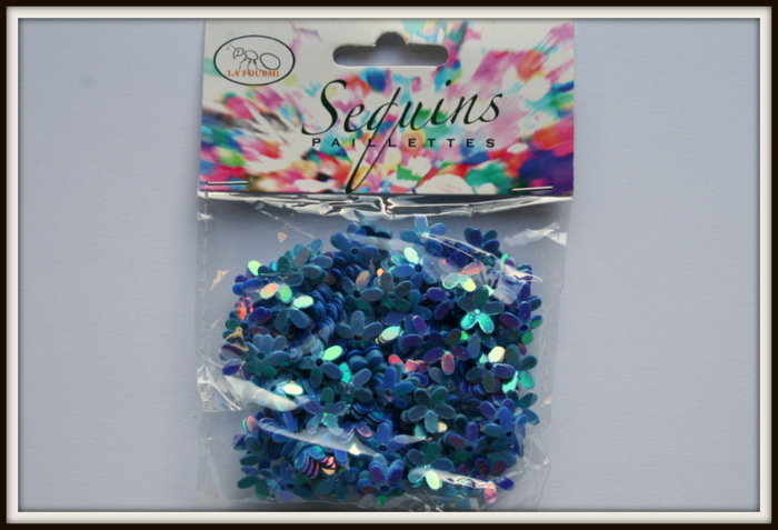 Paillettes forme fleur 10mm bleu